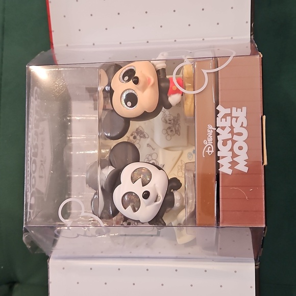 Disney Doorables Grand Entrance Classic Mickey Mouse Duo Figurine 5+ Red Black - Picture 11 of 12